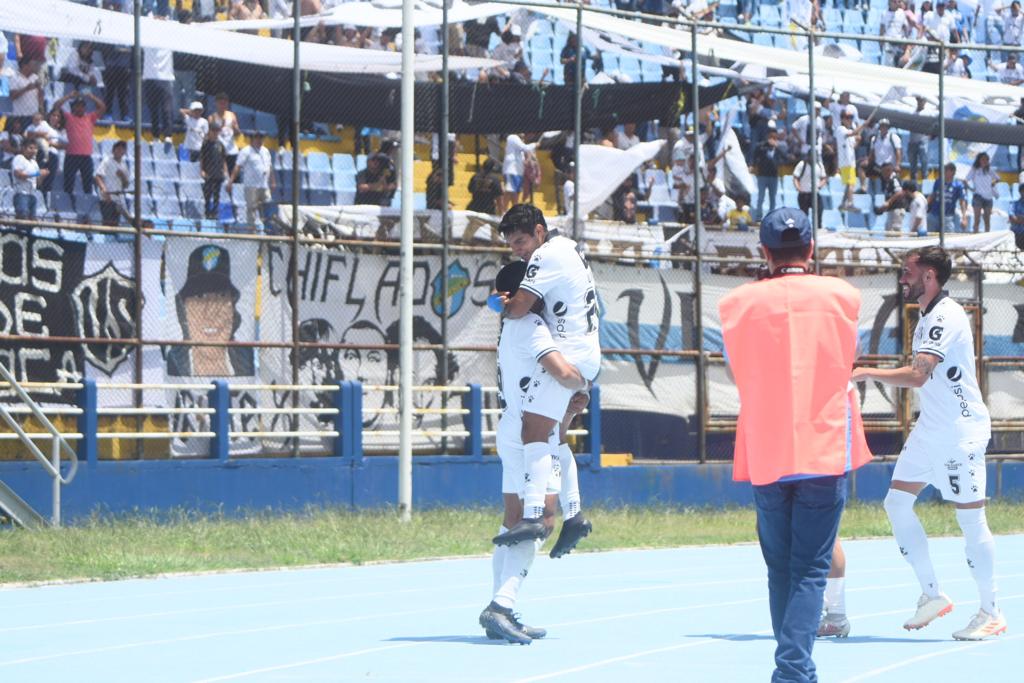 Comunicaciones logra contundente victoria ante Coatepeque