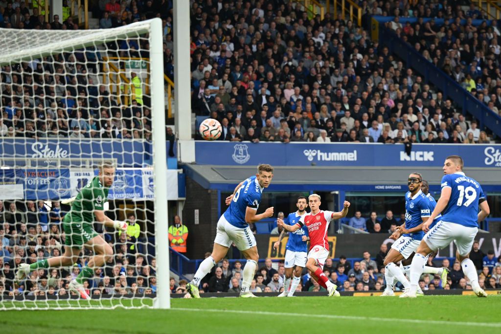 Arsenal mantiene el invicto en la Premier League tras su victoria ante Everton