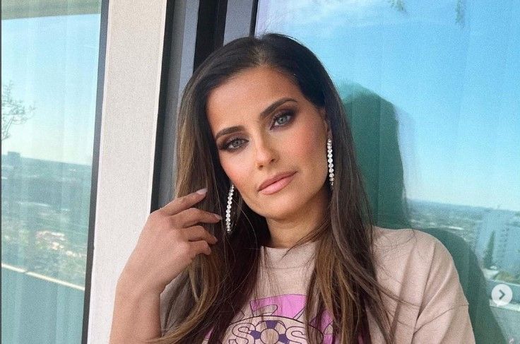 Nelly Furtado enseña su intimidad en plena alfombra culpa de su candente vestido