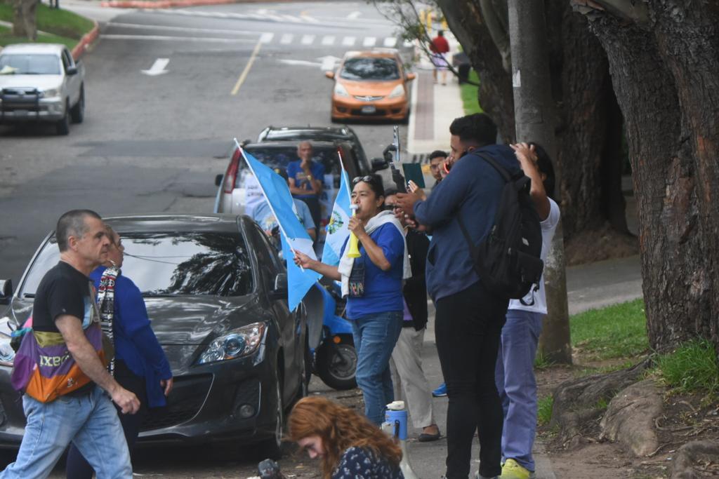 Protestan frente al residencial donde vive el presidente Alejandro Giammattei