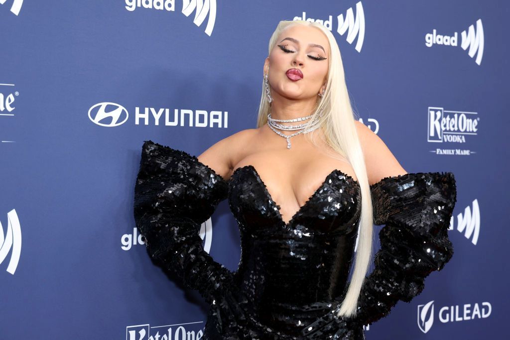 Con provocativa imagen, Christina Aguilera anuncia sus nuevos “shows”