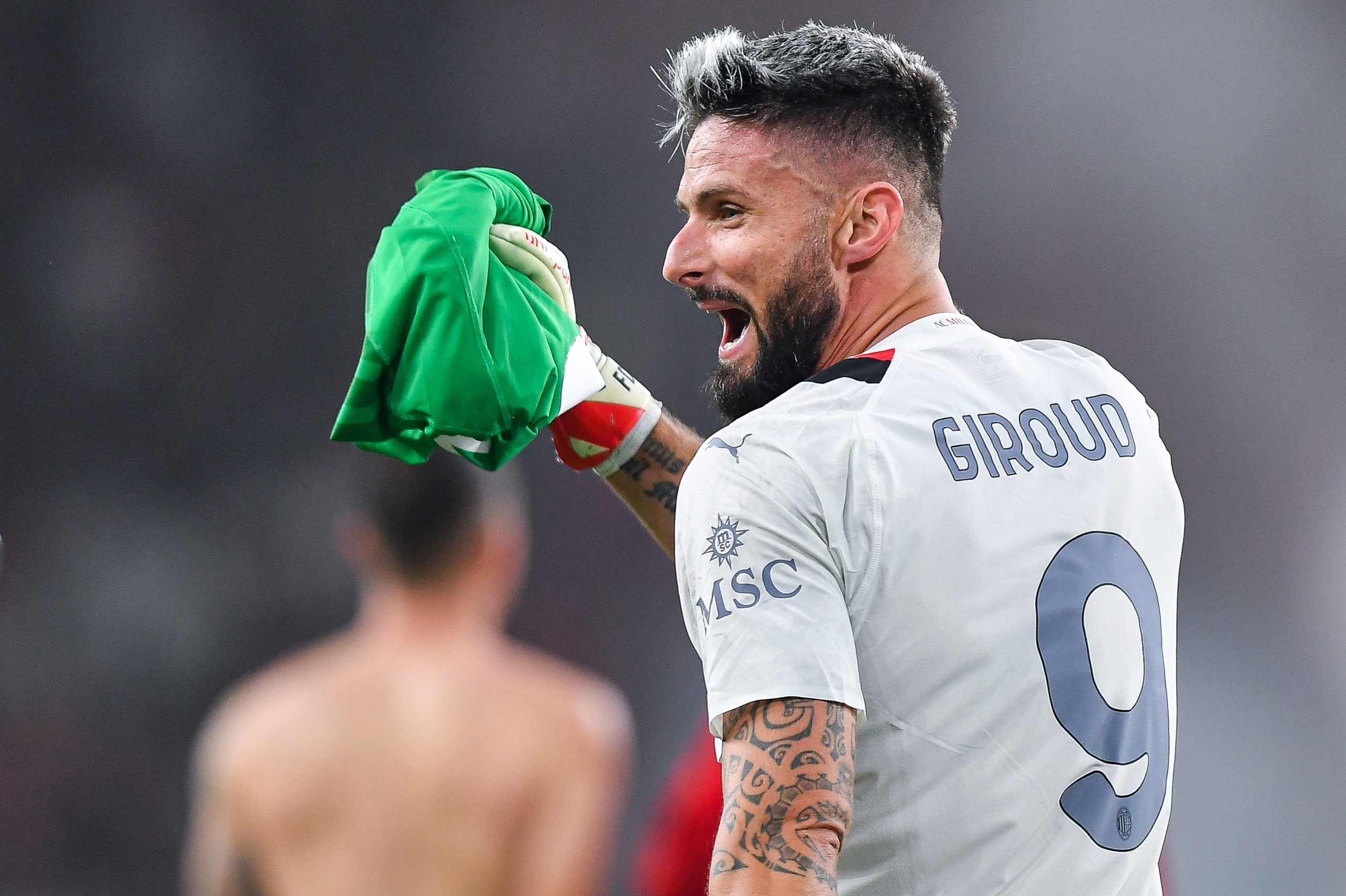 Salvada de Olivier Giroud le da al Milan el liderato de la Serie A