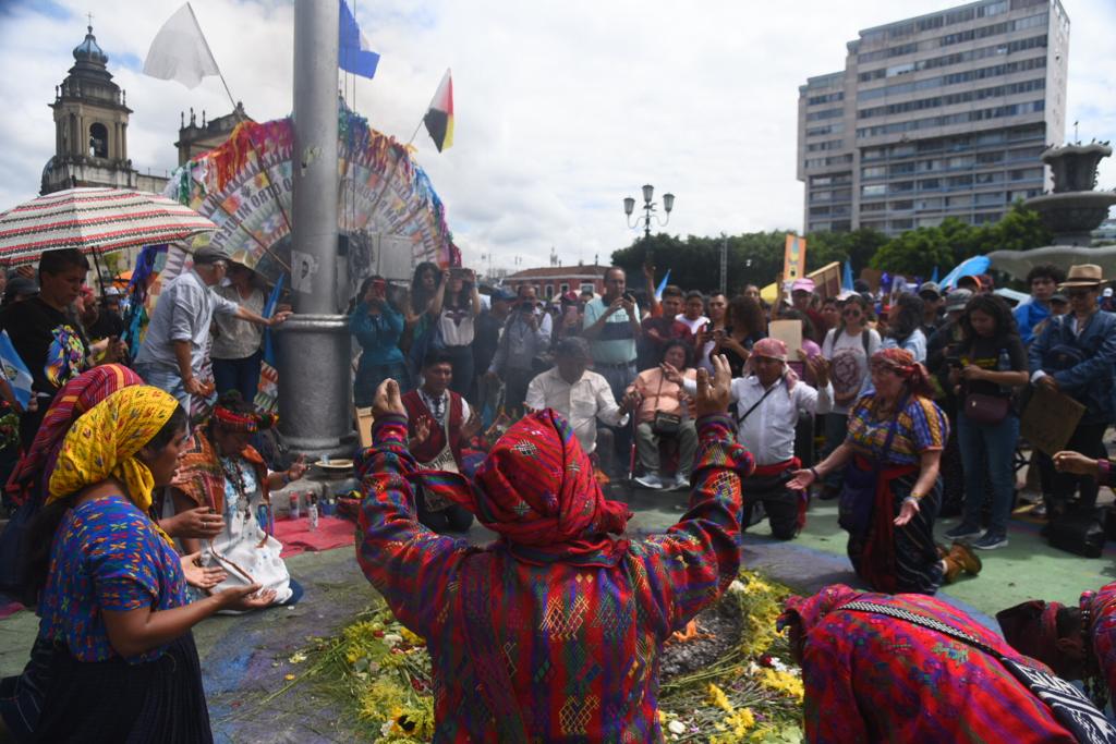 En Imágenes. Guatemaltecos conmemoran gesta revolucionaria de 1944