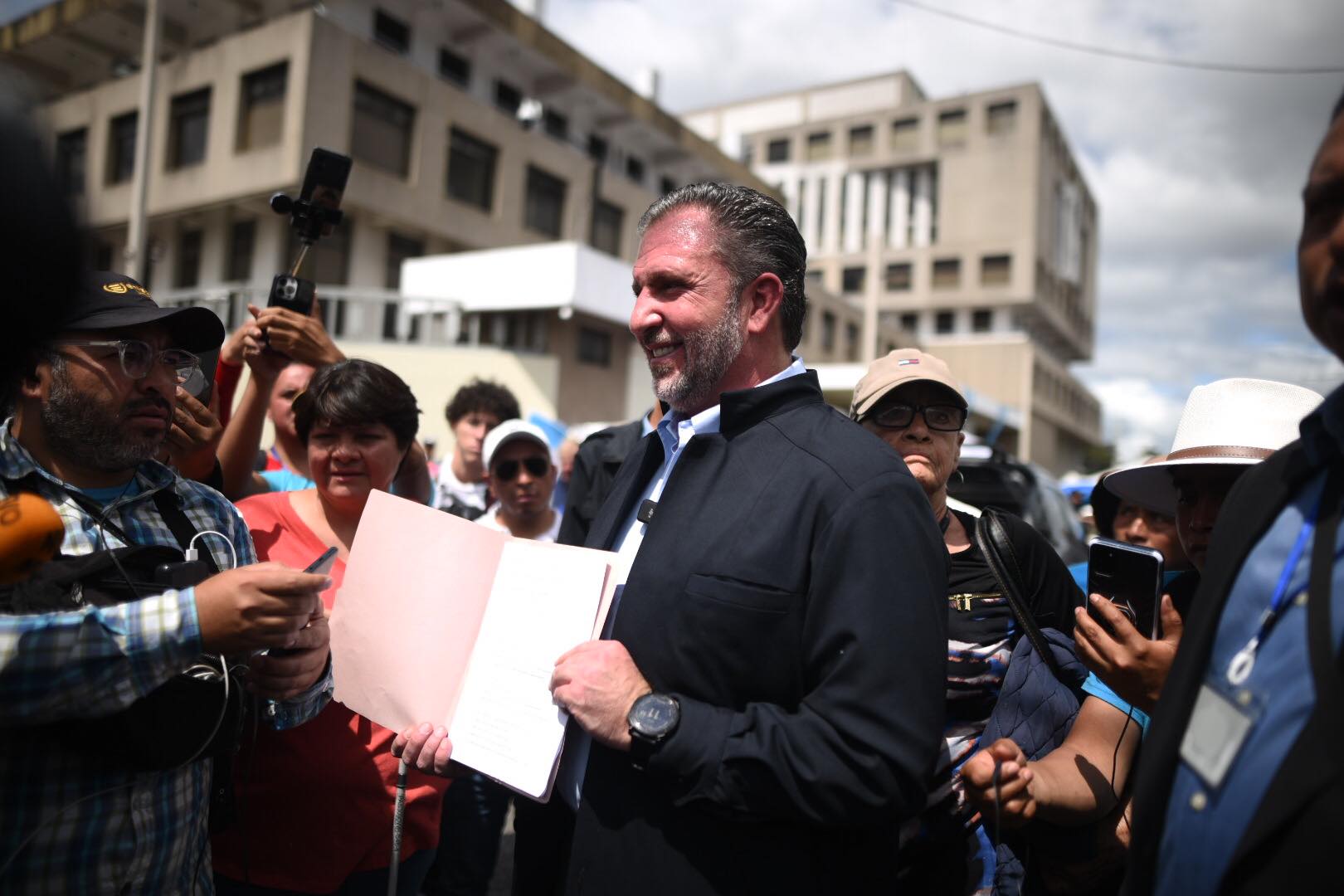 Roberto Arzú denuncia a Giammattei, Porras y Martínez