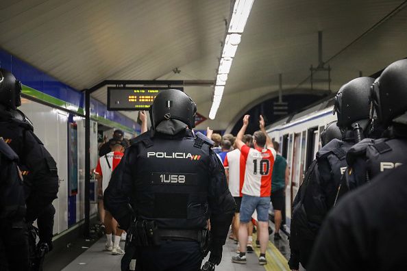 Detenidos seis aficionados del Feyenoord por altercados en el estadio del Atlético