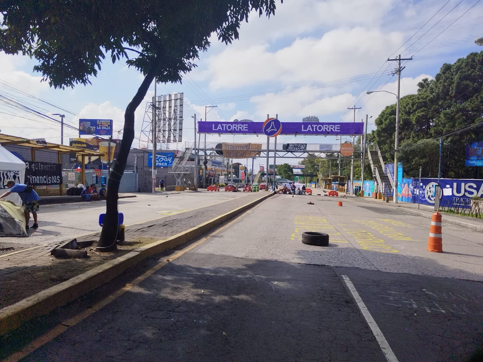 Estudiantes de la USAC liberan bloqueo en la avenida Petapa