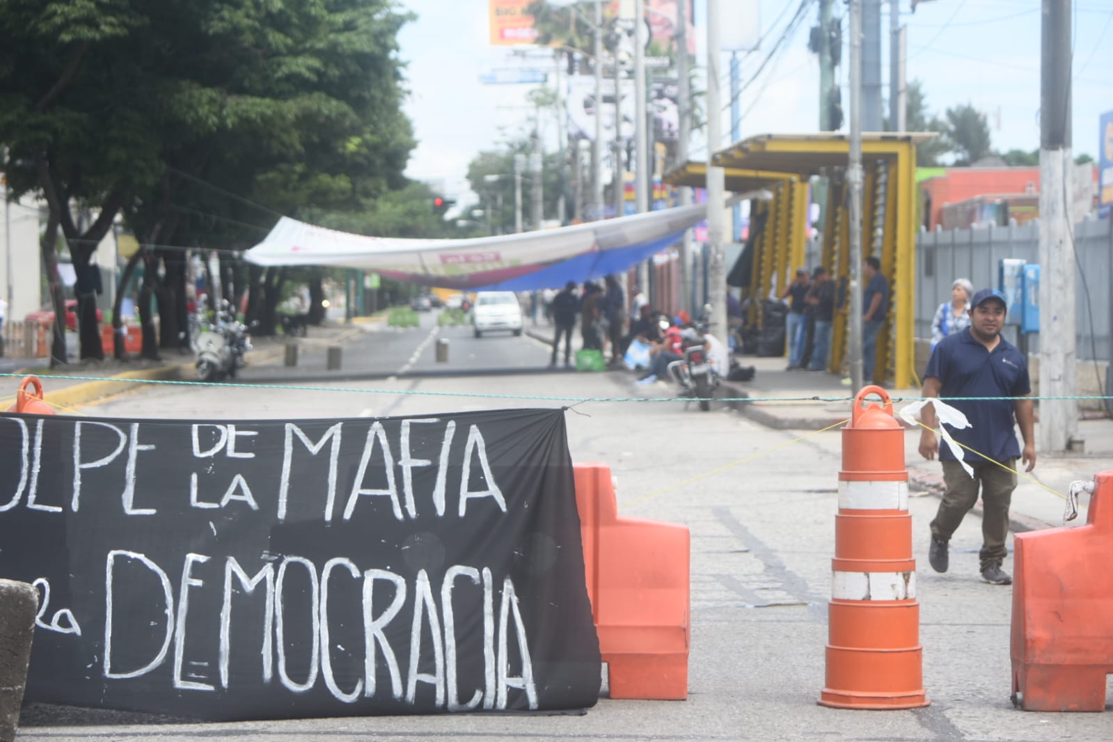 Galería: Avenida Petapa sigue cerrada por estudiantes de la USAC