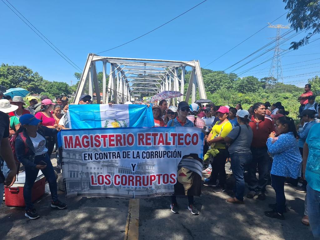 Pobladores mantienen más de 30 bloqueos en carreteras en el cuarto día de protestas