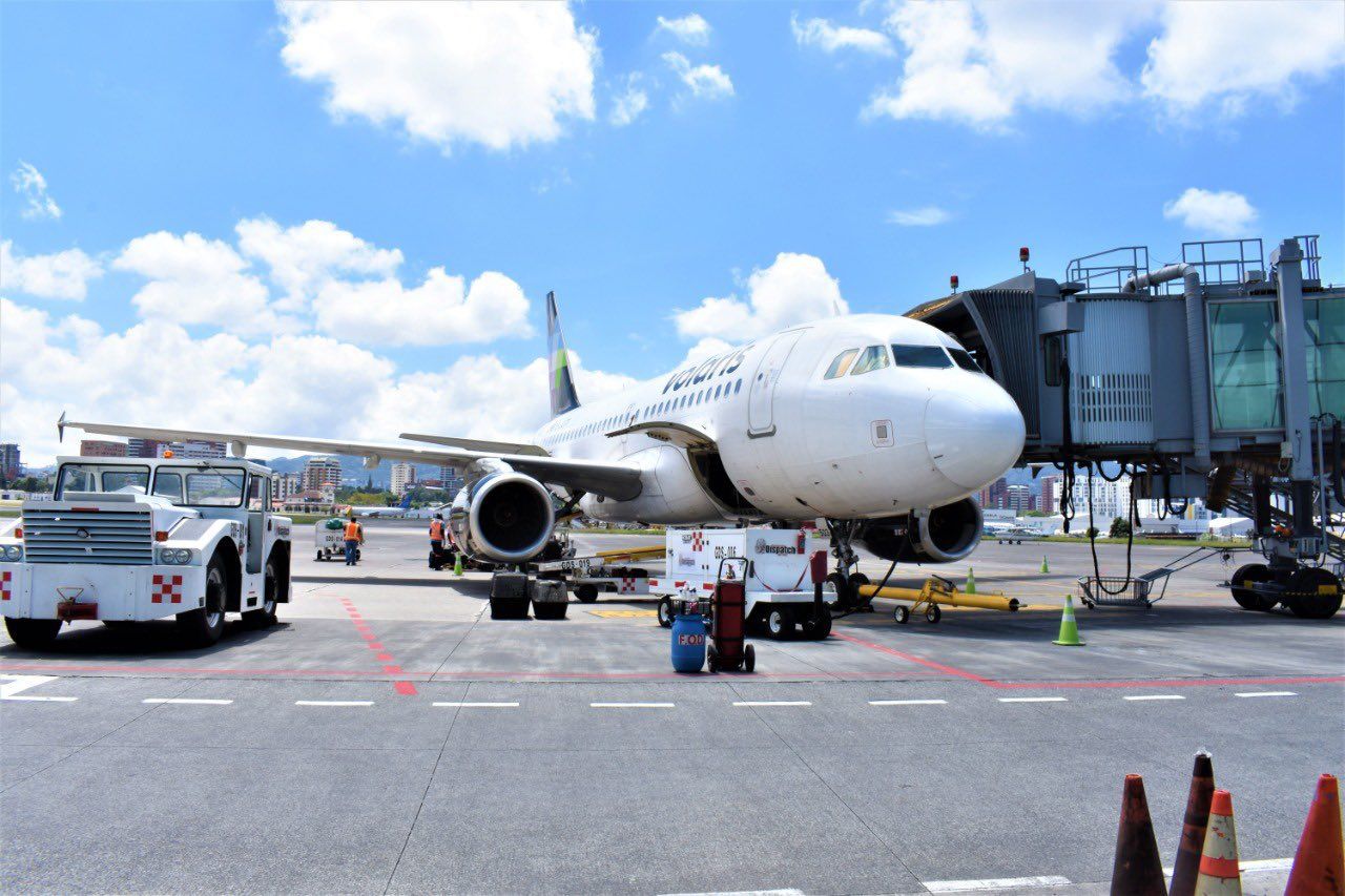 Aeropuerto La Aurora ya cuenta con suficiente combustible para aeronaves