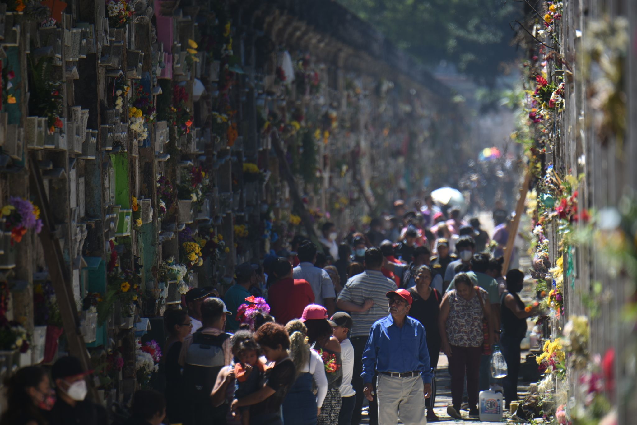 Agentes de PMT son desplegados en cementerios por incremento de visitantes