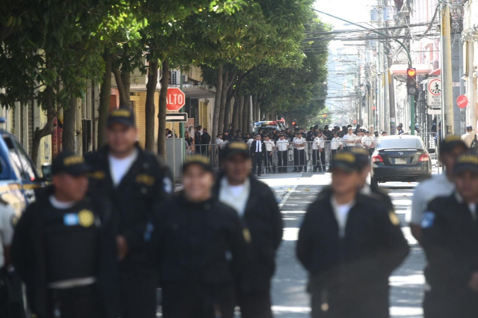 PNC mantiene cierres viales para protección de diputados