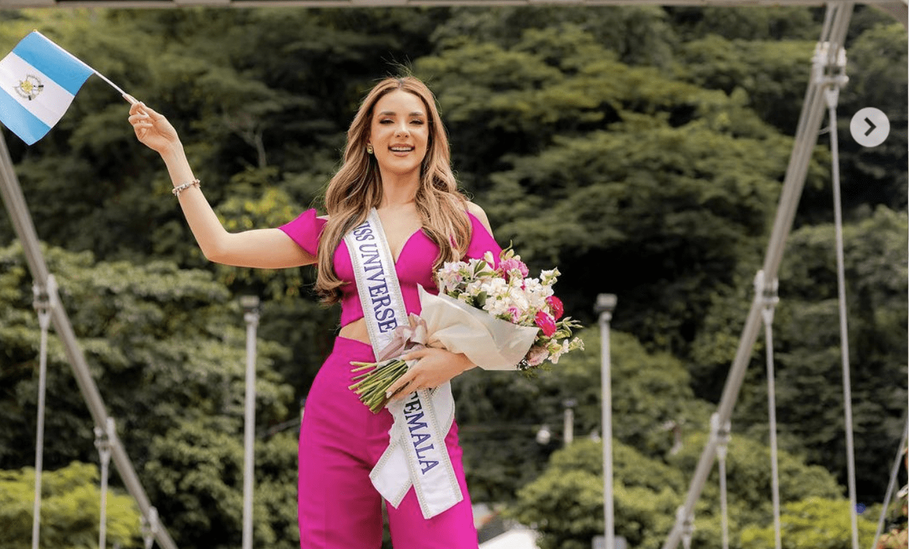 Miss Guatemala se pases por las calles de El Salvador con provocativo atuendo