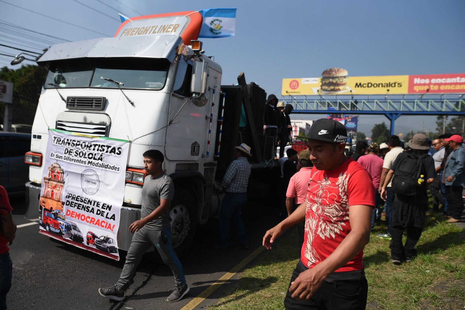 Transportistas y autoridades indígenas se dirigen a la capital