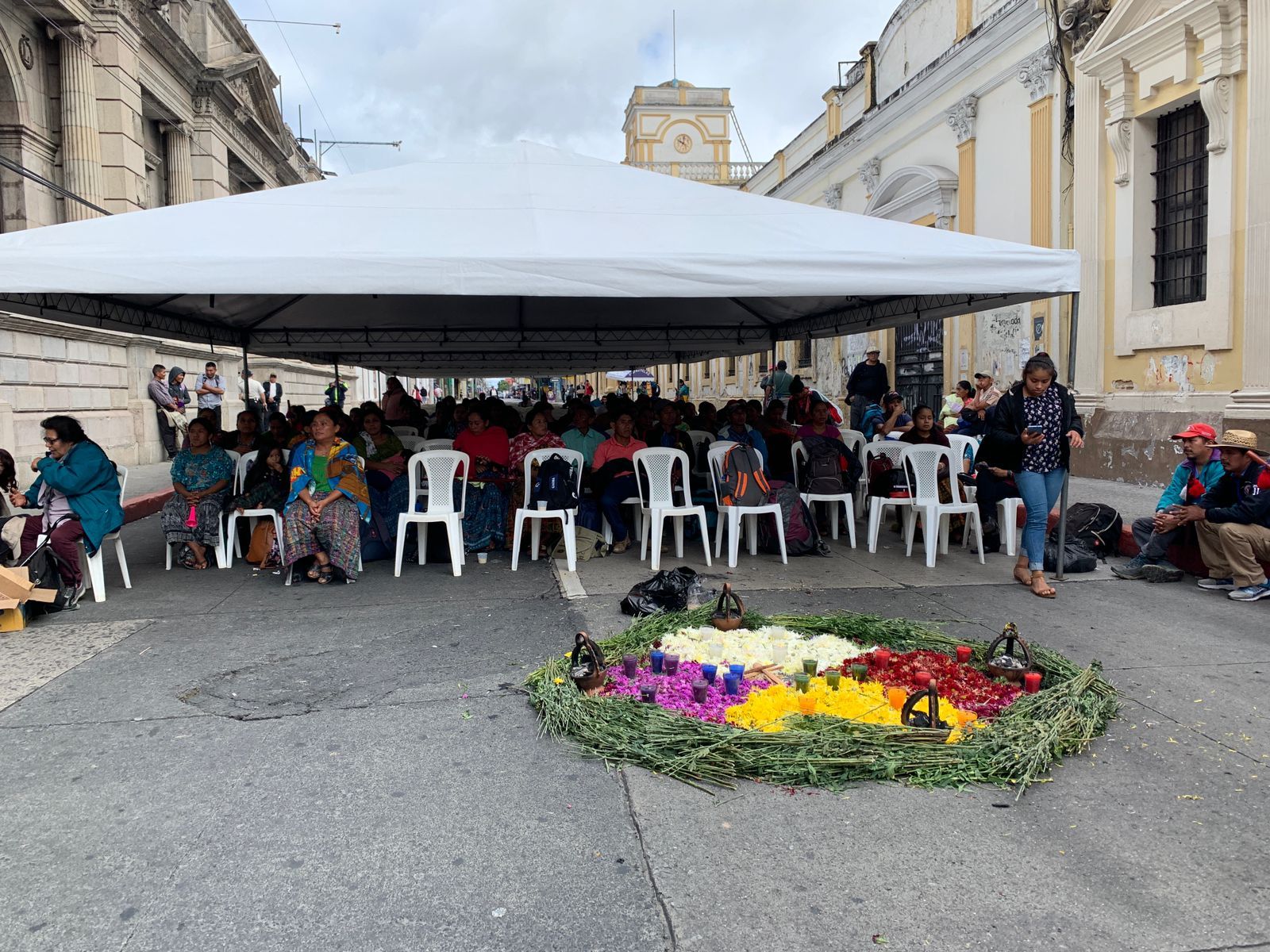 Manifestaciones y cierres viales complican tránsito en la zona 1