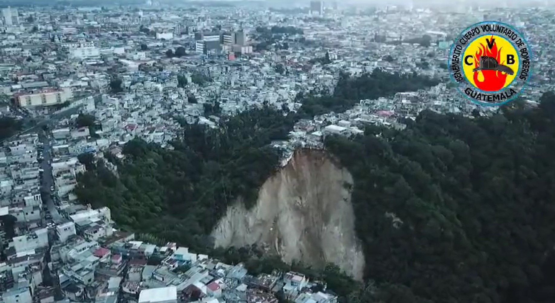 Grietas continúan expandiéndose tras deslizamiento en la zona 3