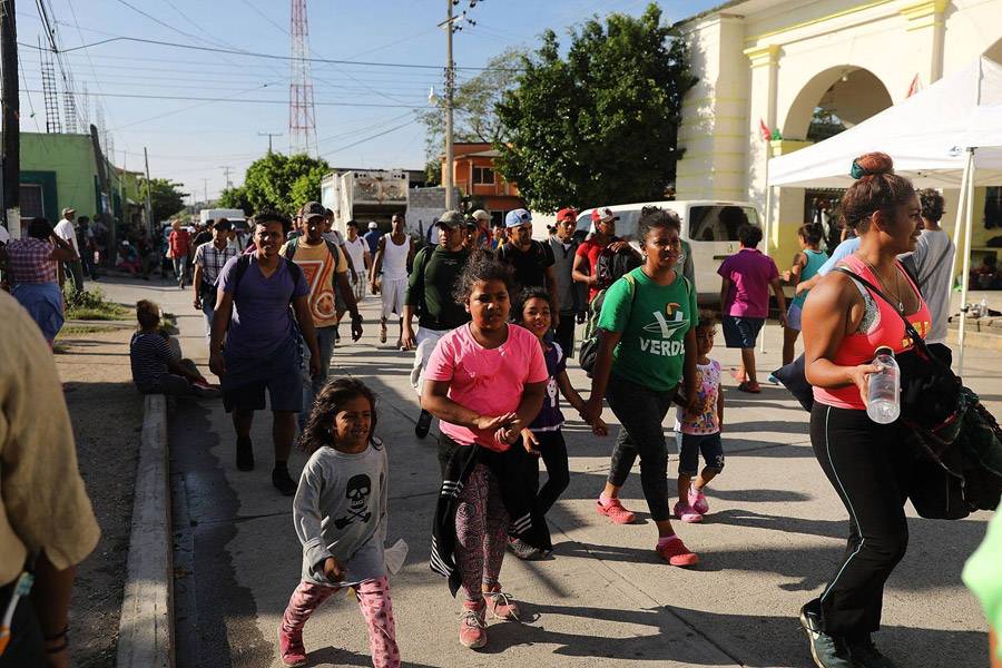 Migrantes se cosen los labios para pedir salvoconductos hacia Estados Unidos