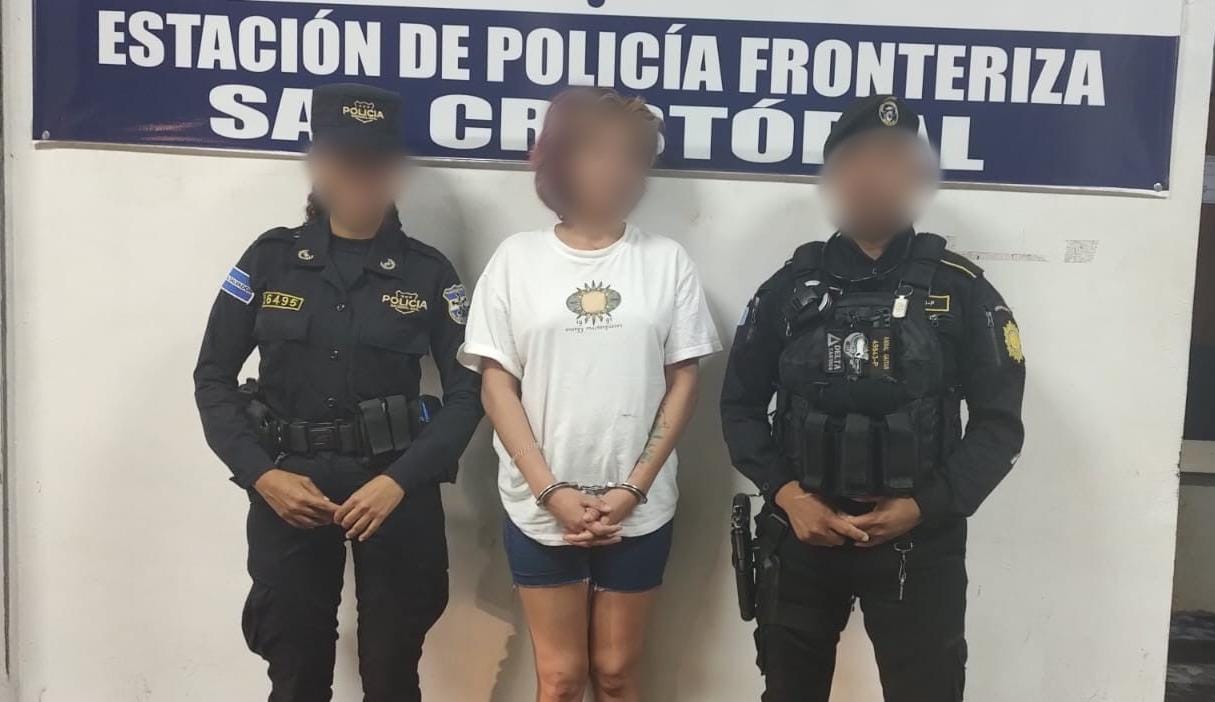 Expulsan a presunta pandillera a El Salvador