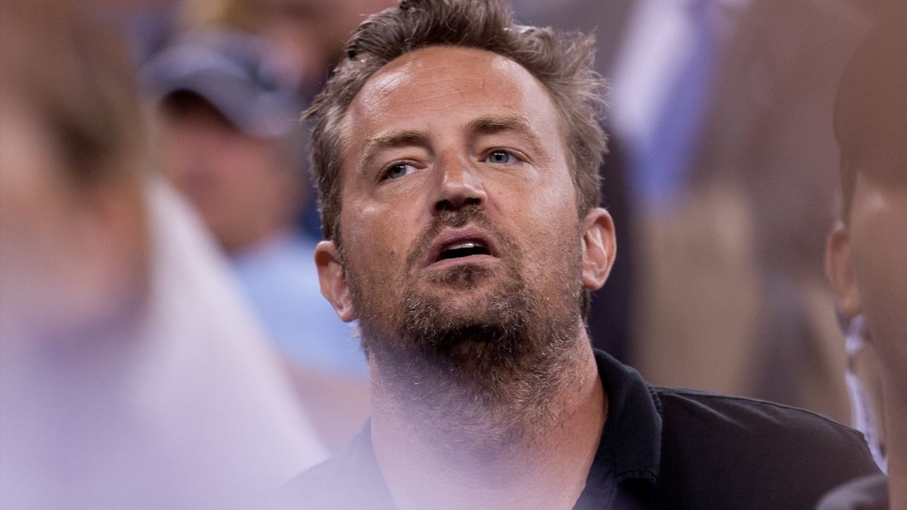 Ex novia de Matthew Perry pide que se investiguen a los médicos del actor por esta fuerte razón