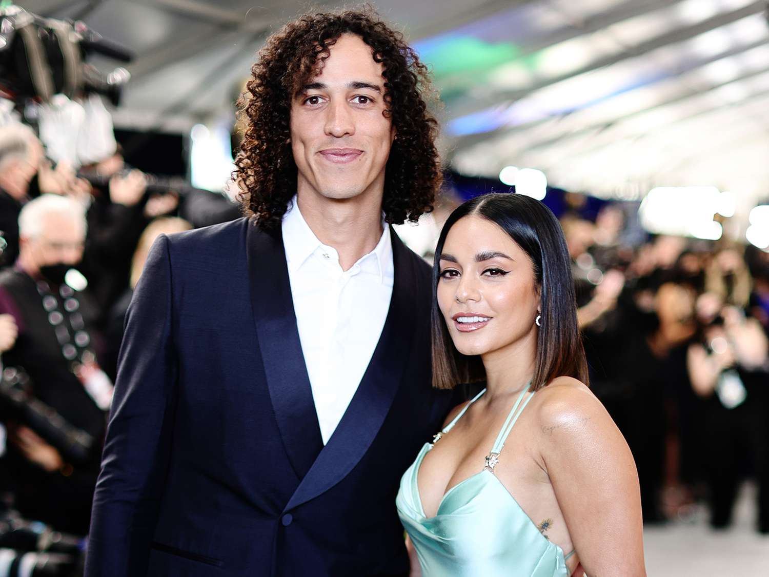 Revelan imágenes de la boda de Vanessa Hudgens y Cole Tucker