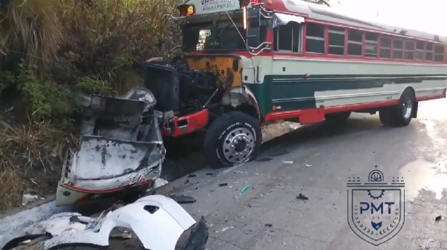 Accidente genera congestión vehicular en Villa Nueva