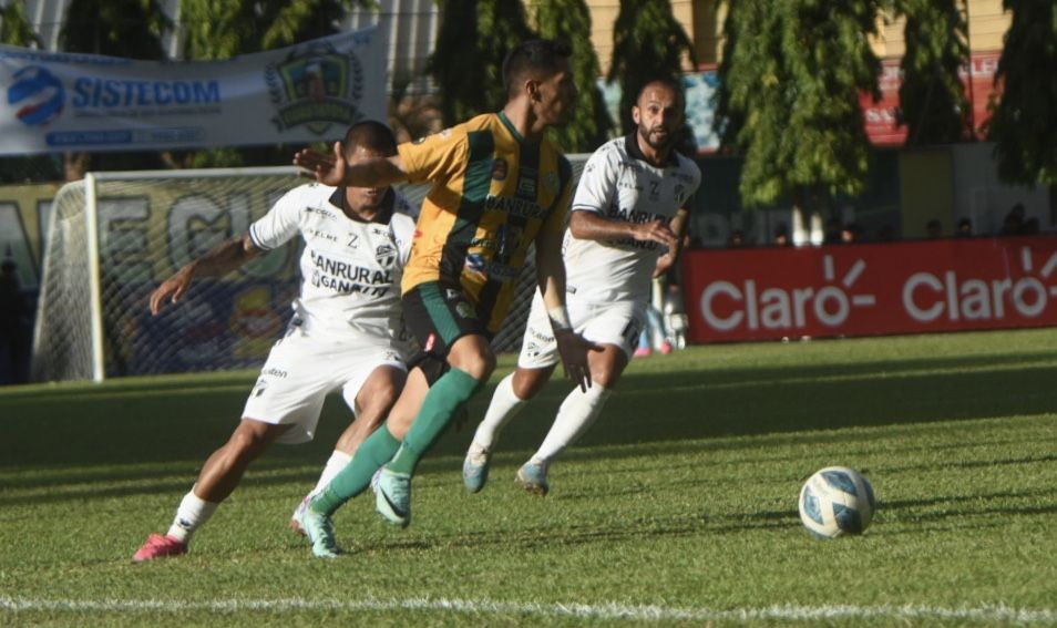 Comunicaciones y Guastatoya por la gloria del futbol guatemalteco