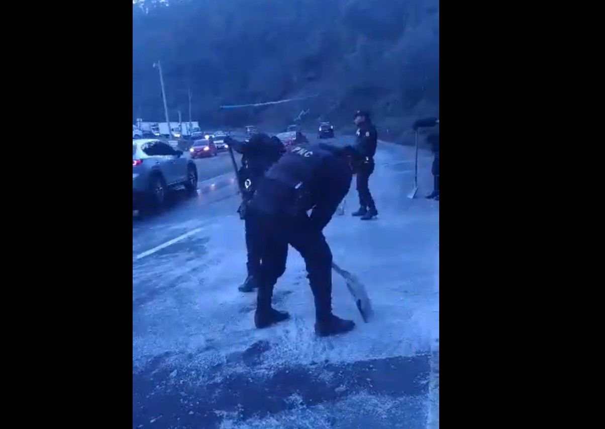 VIDEO. Quitan hielo de la carretera Interamericana