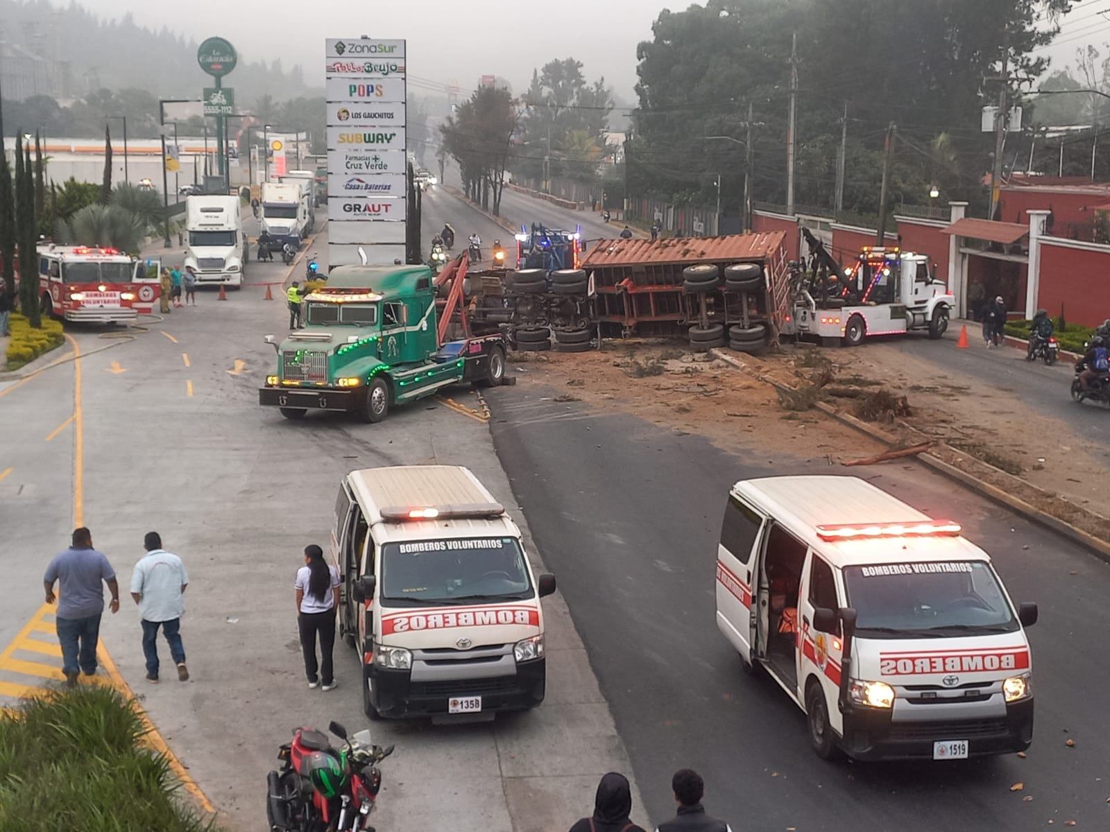 Tráiler causa accidente que deja cuatro heridos en ruta al Pacífico