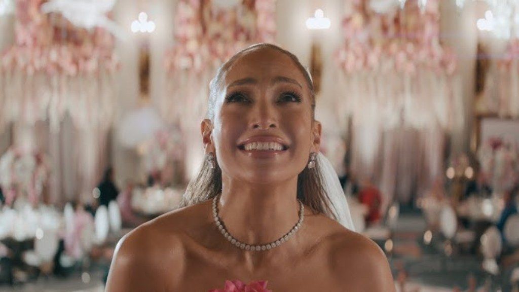 Jennifer Lopez “se casa con otro hombre” en nuevo videoclip