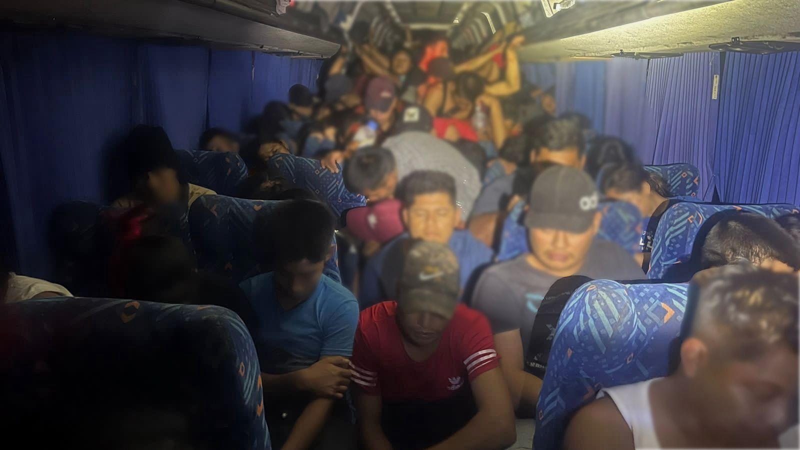 Localizan a 182 migrantes que viajaban hacinados