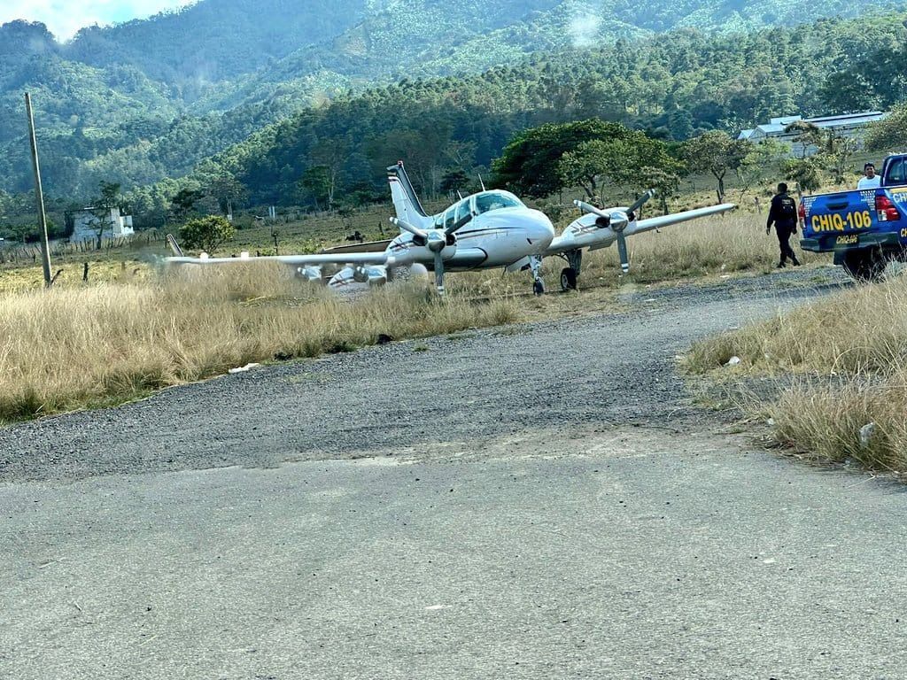 Aeronave choca contra un mototaxi