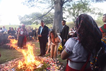 presidente Bernardo Arévalo y vicepresidenta Karin Herrera participan en ceremonia maya