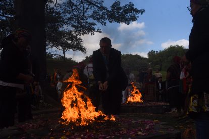 presidente Bernardo Arévalo y vicepresidenta Karin Herrera participan en ceremonia maya