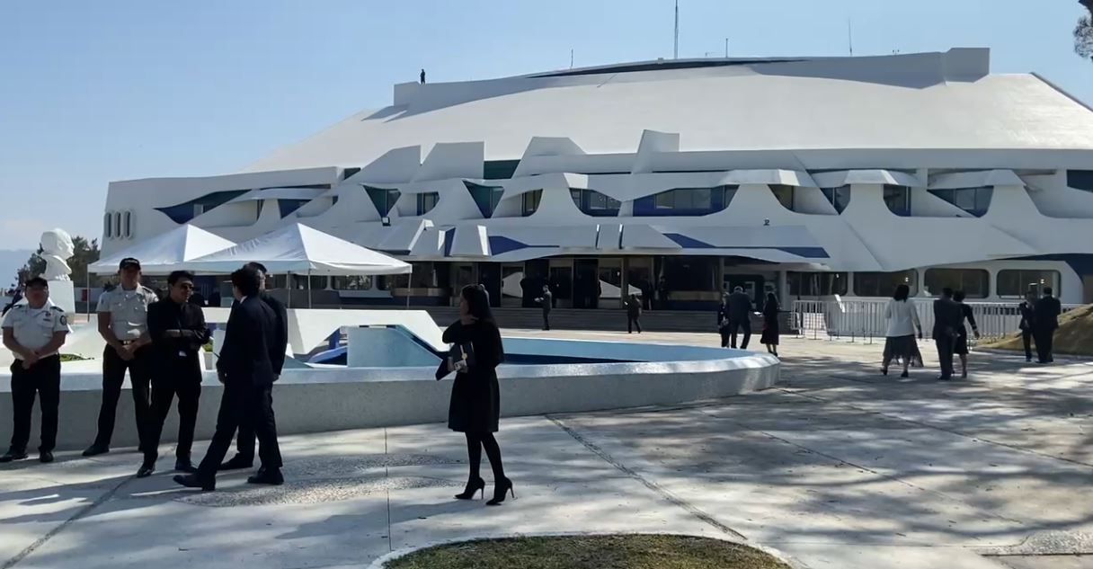 Invitados empiezan a llegar al Centro Cultural Miguel Ángel Asturias