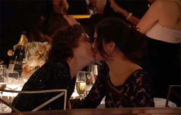 Timothée Chalamet y Kylie Jenner protagonizan el momento más romántico de los Globos de Oro