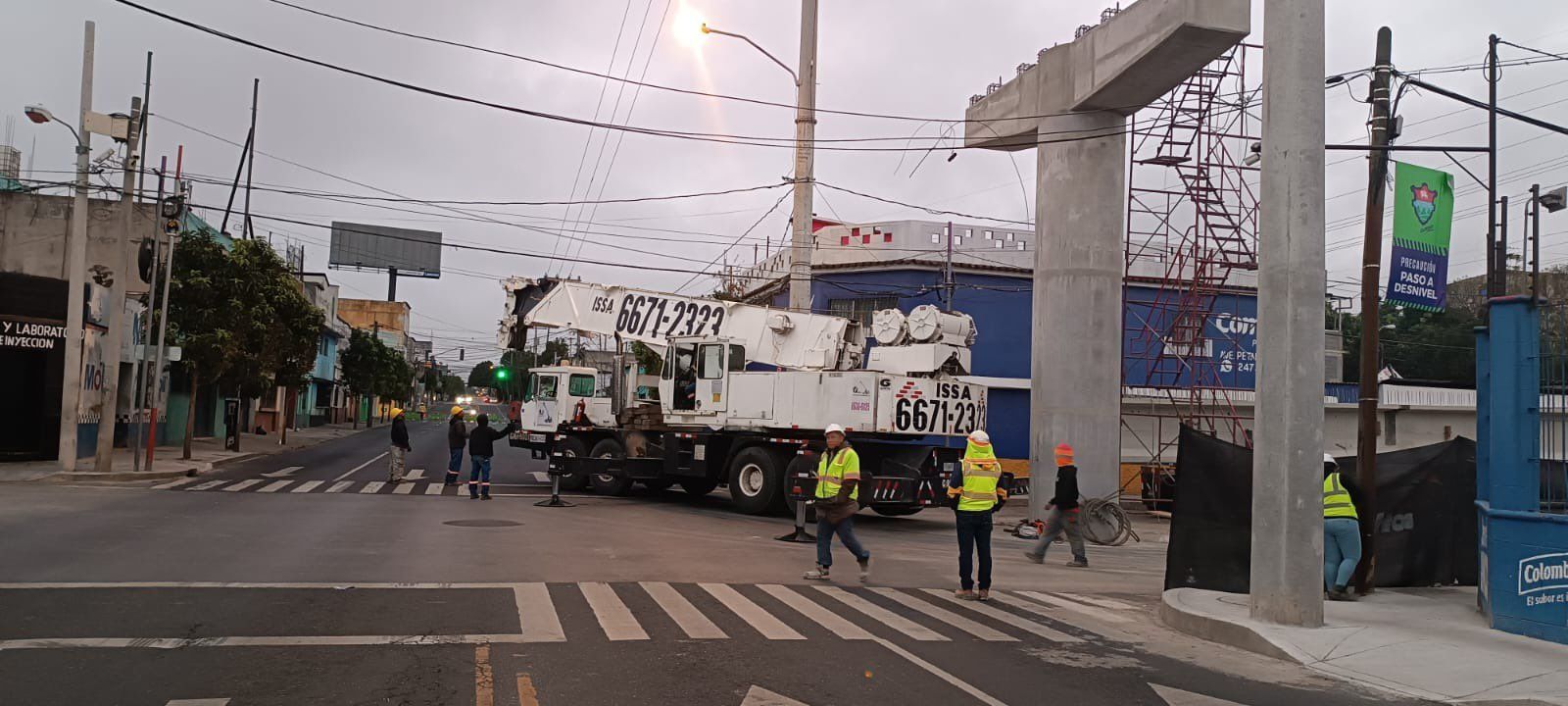 Trabajos, caída de árbol y colisiones inciden en el tránsito