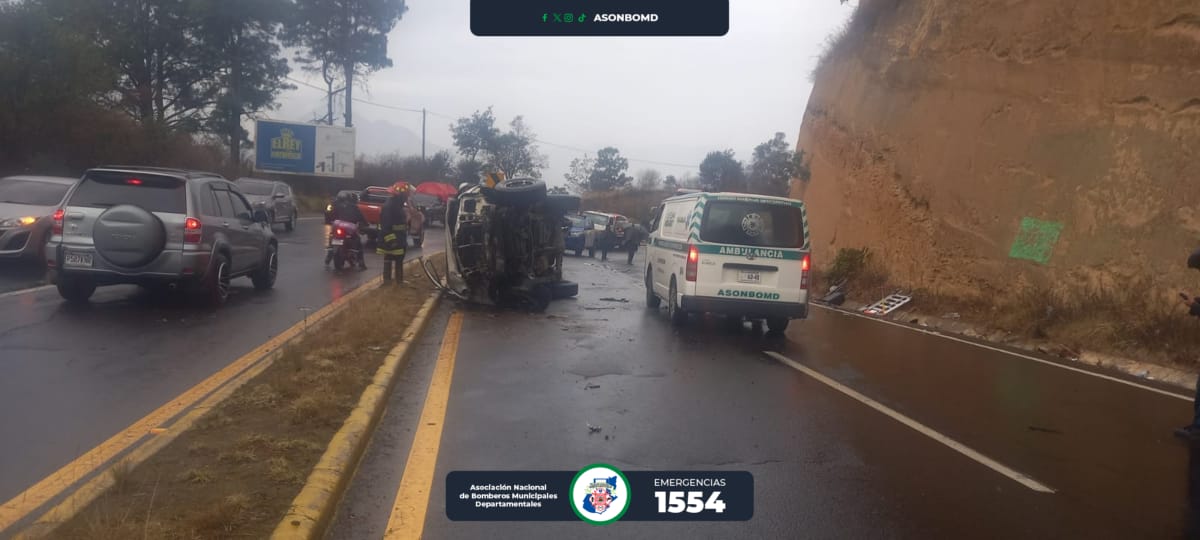 Accidente agrega dificultad al tránsito vehicular de Antigua Guatemala