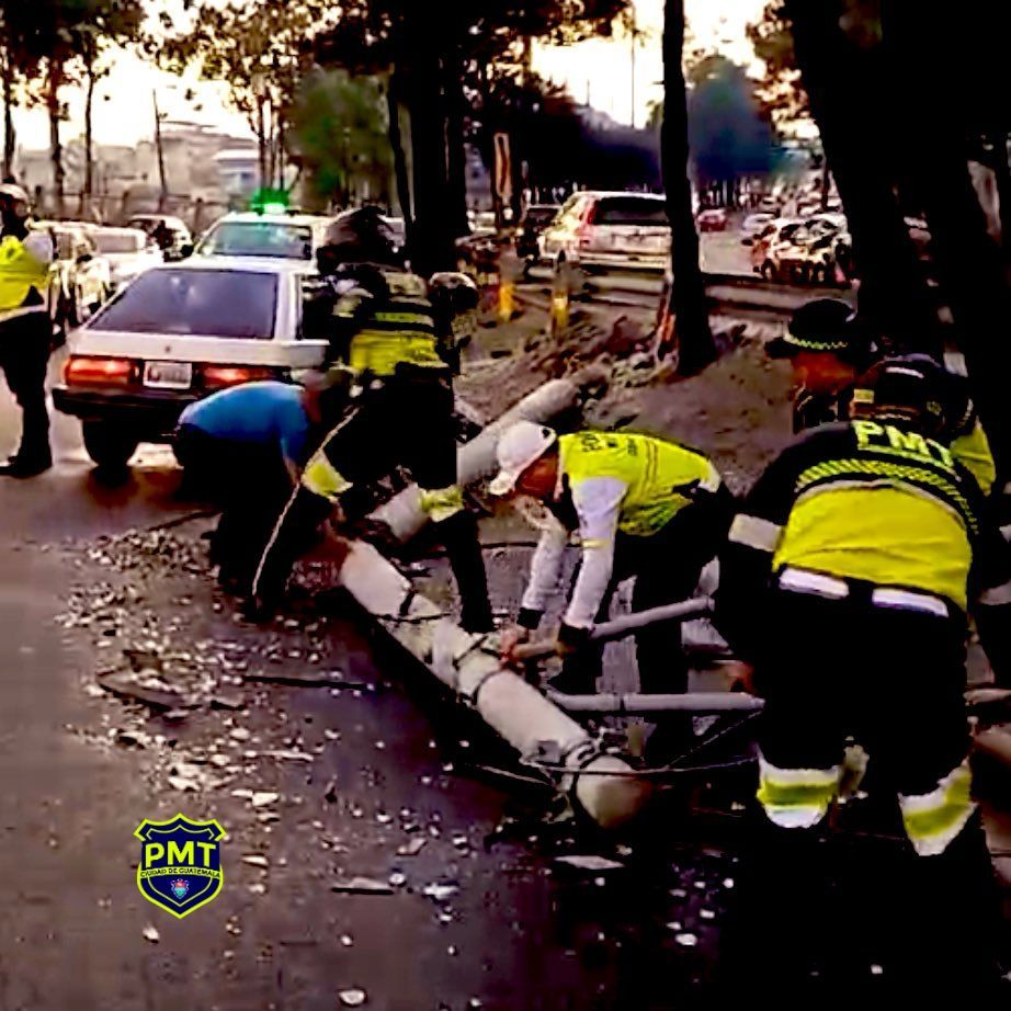 Accidente en periférico deja congestión vial y hogares sin luz