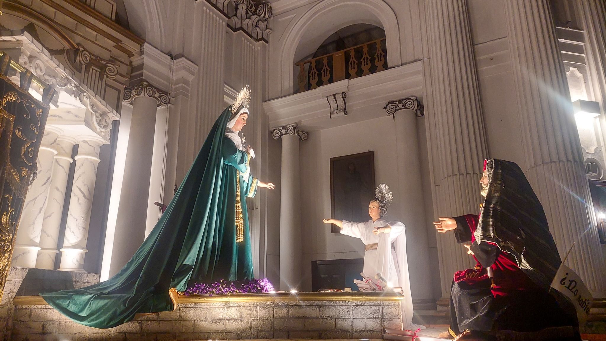 Cargadoras viven con fe la procesión de la Virgen Dolorosa Franciscana