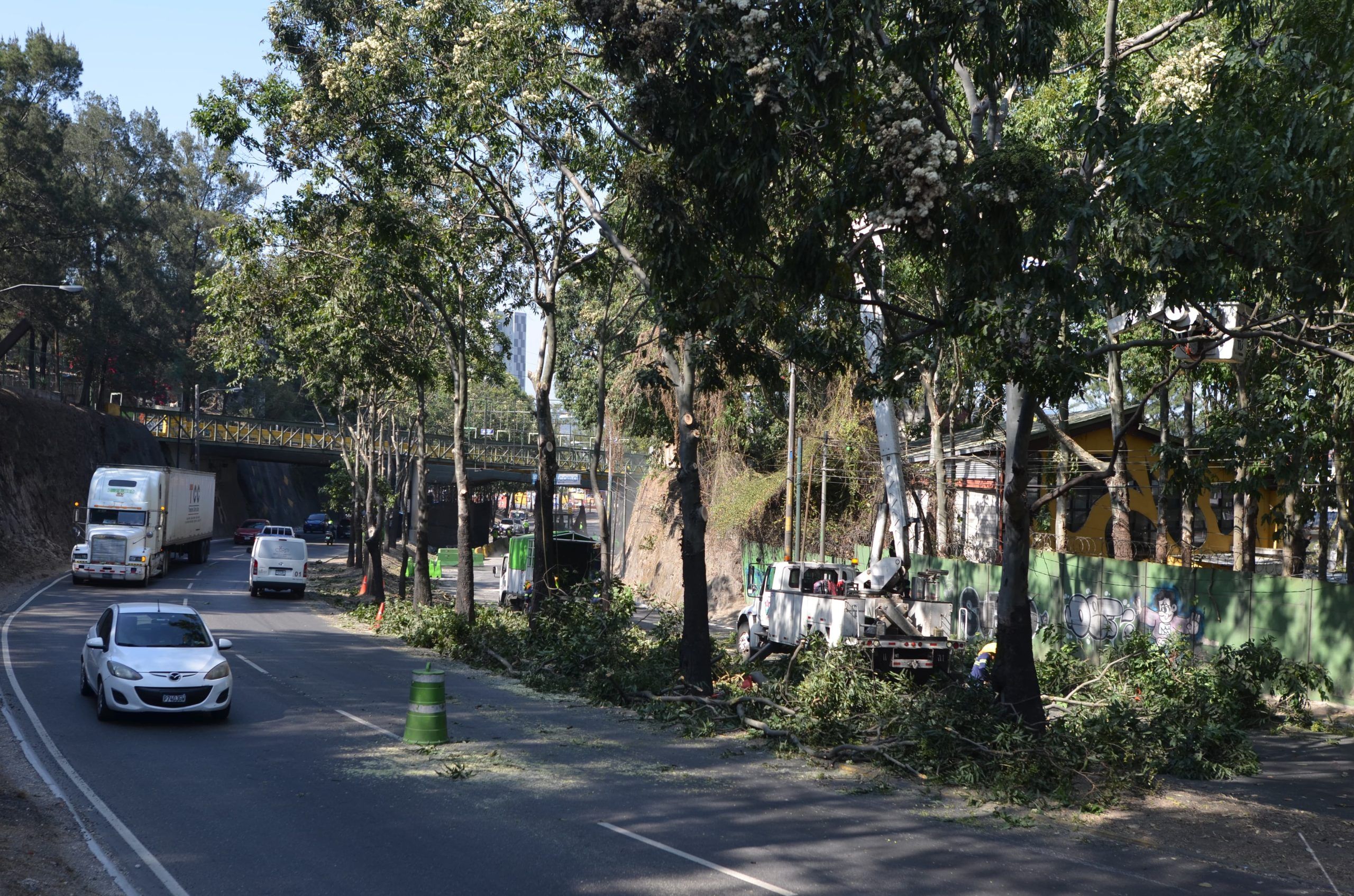 Habilitan paso en el Periférico tras culminar reparación del puente