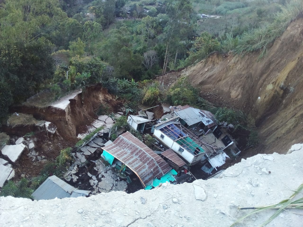 Conred realiza verificaciones con dron en área afectada por deslave en Palencia