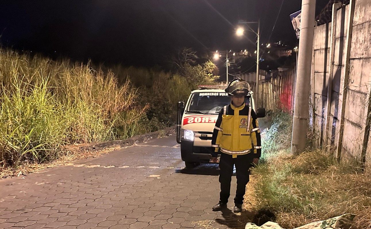 Localizan cuerpo envuelto en sábanas en ruta a San Pedro Ayampuc