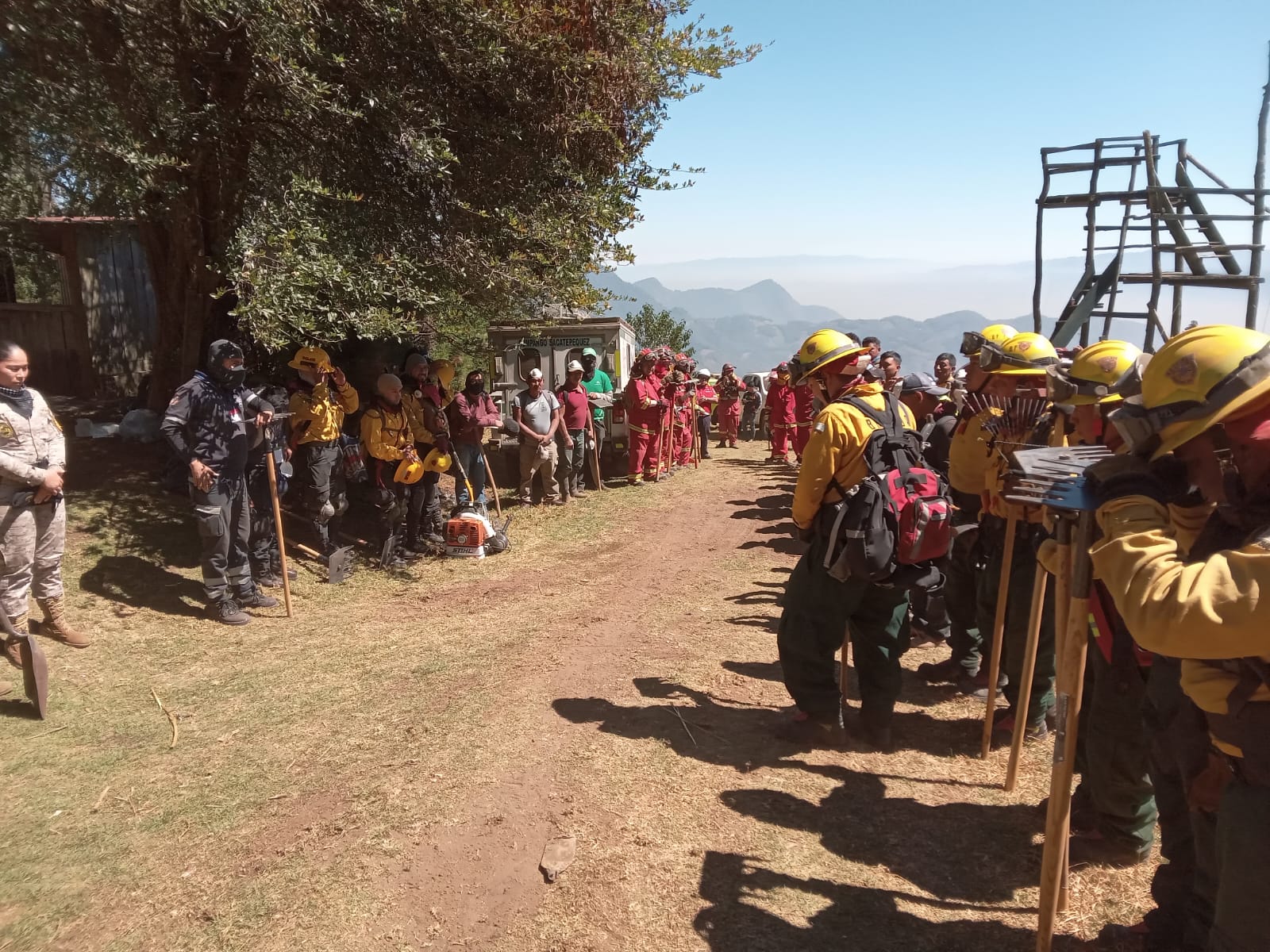 Guatemala no descarta solicitar ayuda internacional por incendio en el volcán