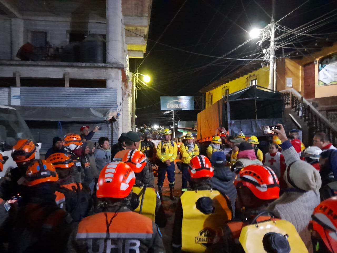 Incendio en volcán: Abren centros de acopio para apoyar a brigadas