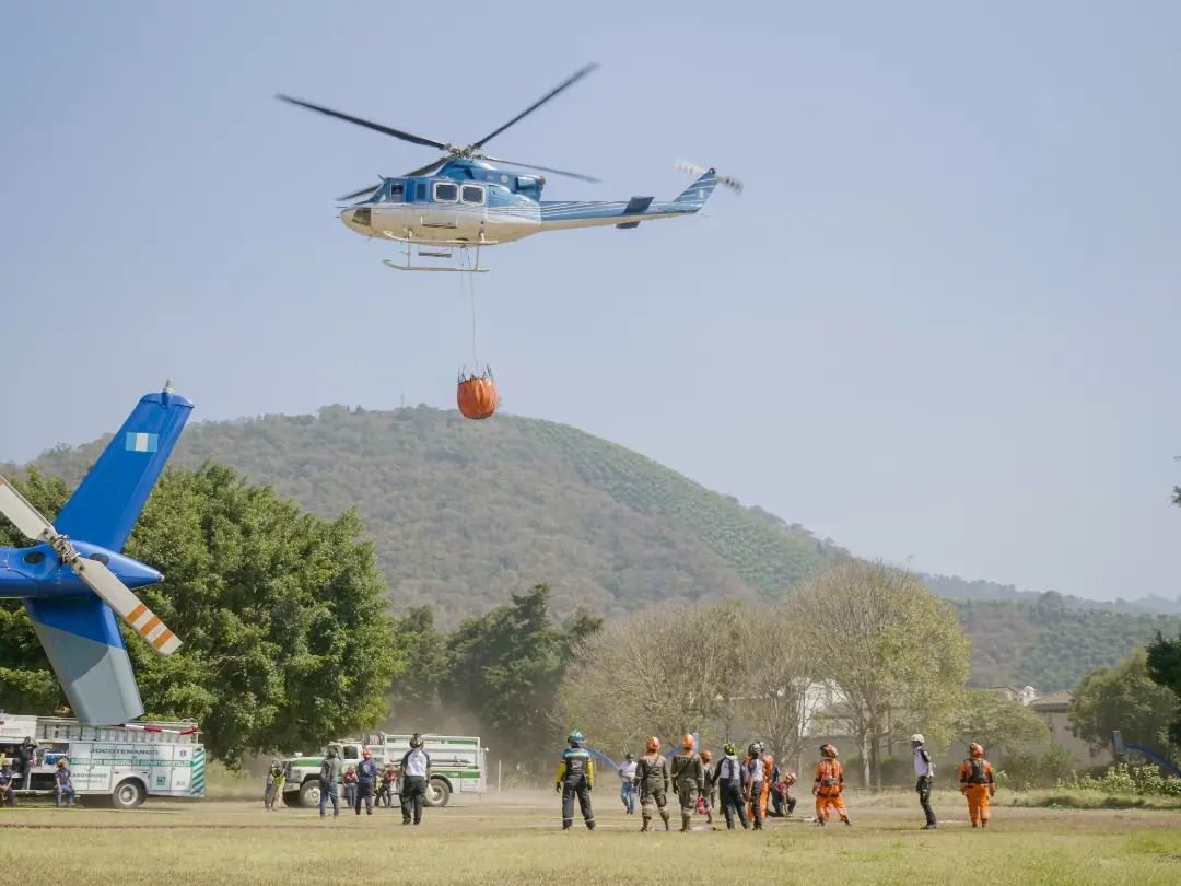 Por tercer día, mantienen acciones para combatir incendio en volcán de Agua