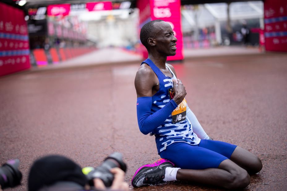 ¡Luto en el atletismo! Muere plusmarquista mundial de maratón