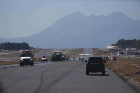 pista del aeropuerto internacional La Aurora