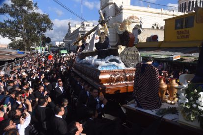 cortejo procesional de Jesús Nazareno de la Justicia del templo el Calvario