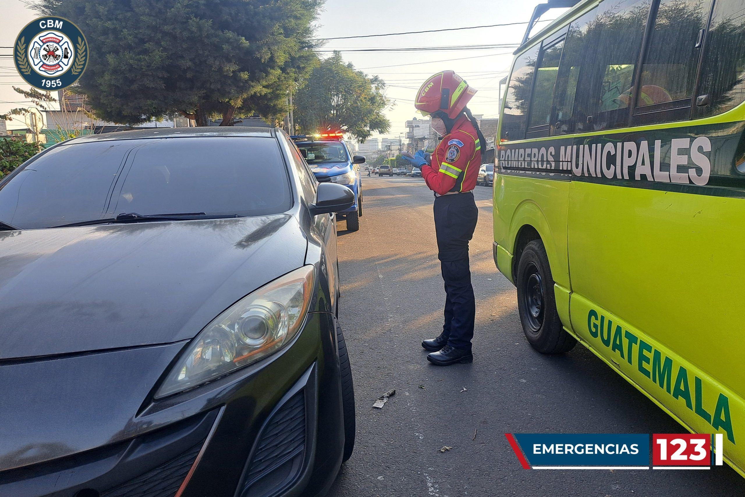 Localizan un cadáver dentro de vehículo negro en zona 11