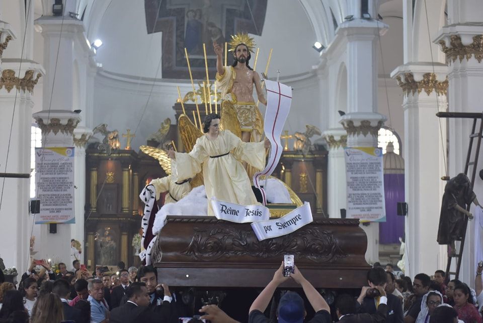 Fieles de El Calvario celebran la resurrección de Jesús