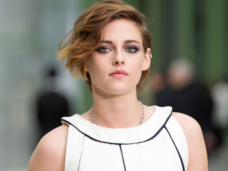 Kristen Stewart se une a la tendencia «sin pantalones» en alfombra roja